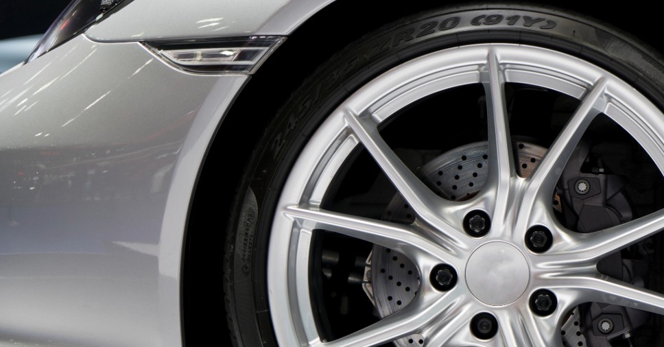 O que significam as siglas dos pneus dos carros?
